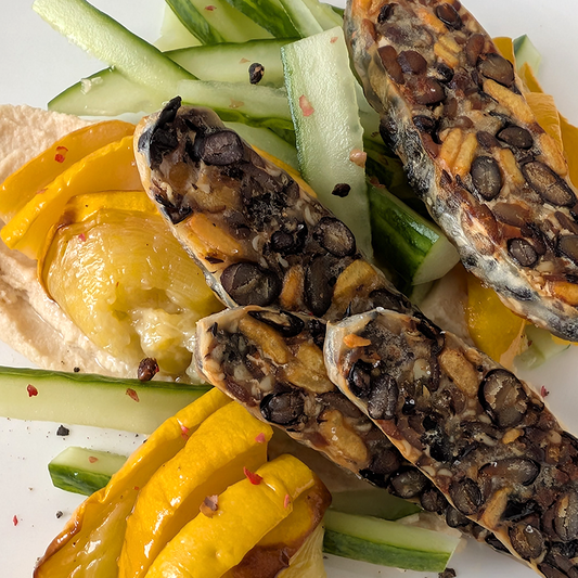 Schwarze Bohne-Süßlupine-Hanfsaat-Tempeh – Dreiklang 2.0 Limitiert