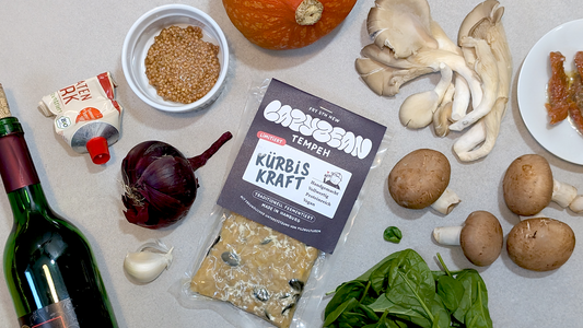 Gefüllter Kürbis mit Tempeh