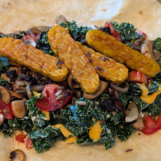 Grünkohl-Wrap mit Süßlupinen Tempeh von Lazybean