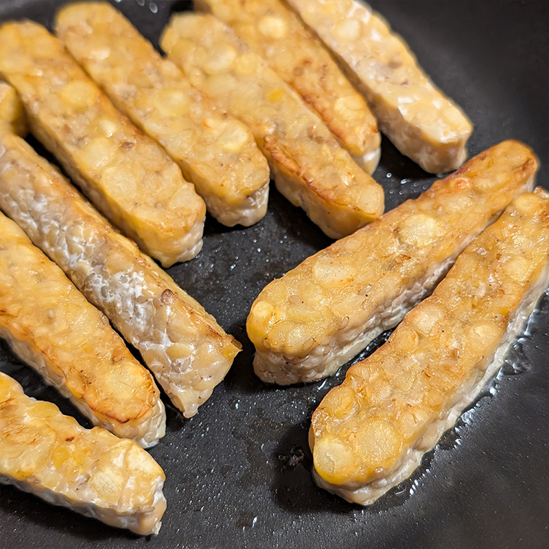 Lazybean Kichererbsen-Tempeh in der Pfanne — schnell zubereitet, sojafrei